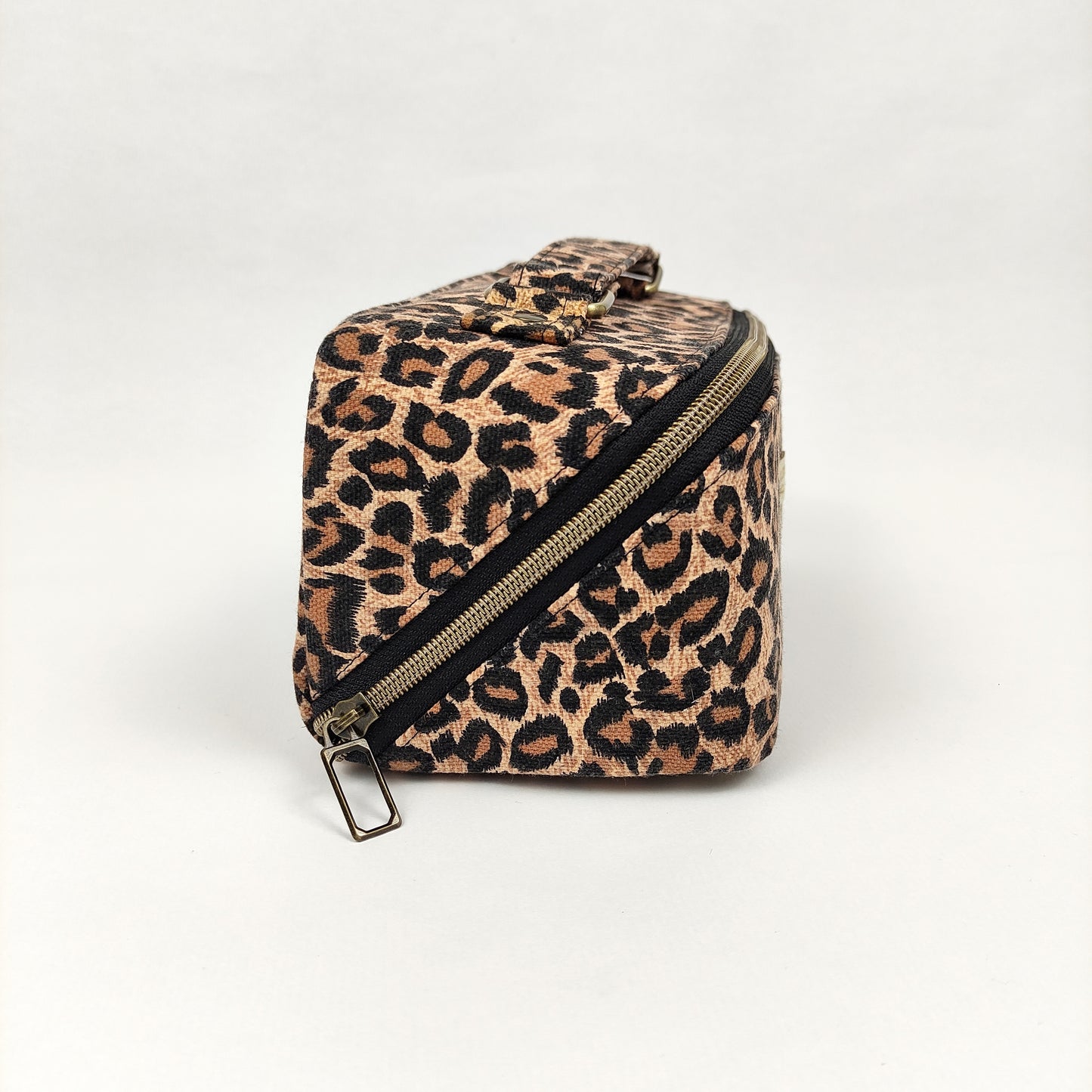 Zip-n-grip leopard