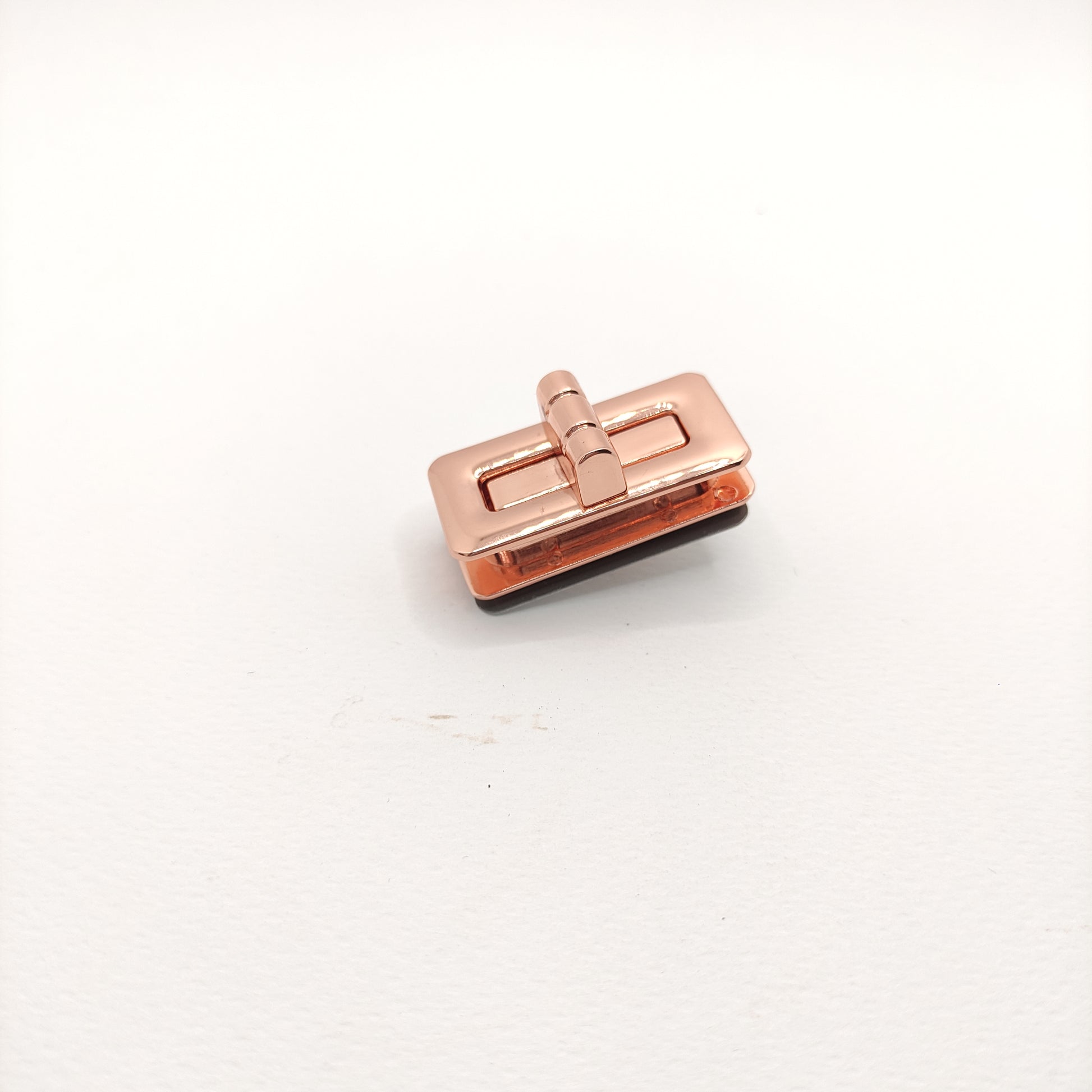 turn lock rose gold