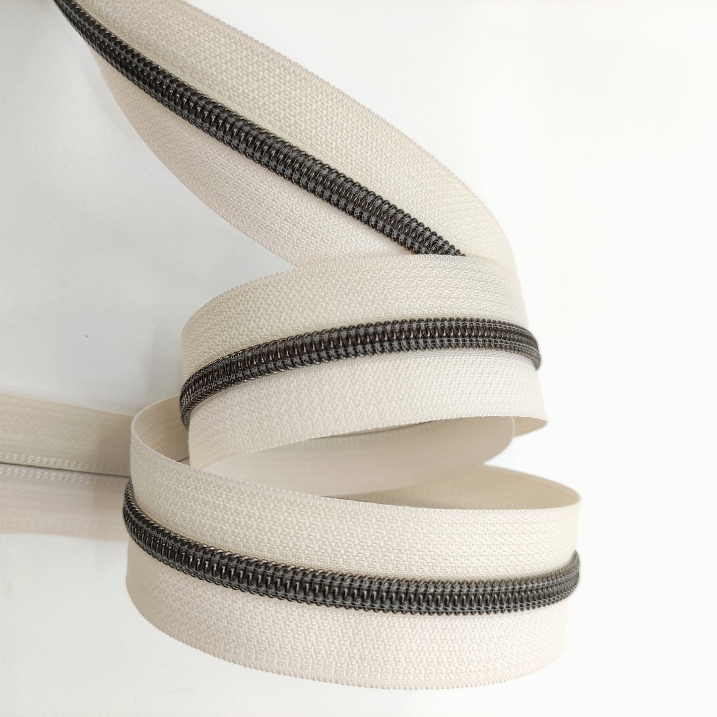 zipper by the yard