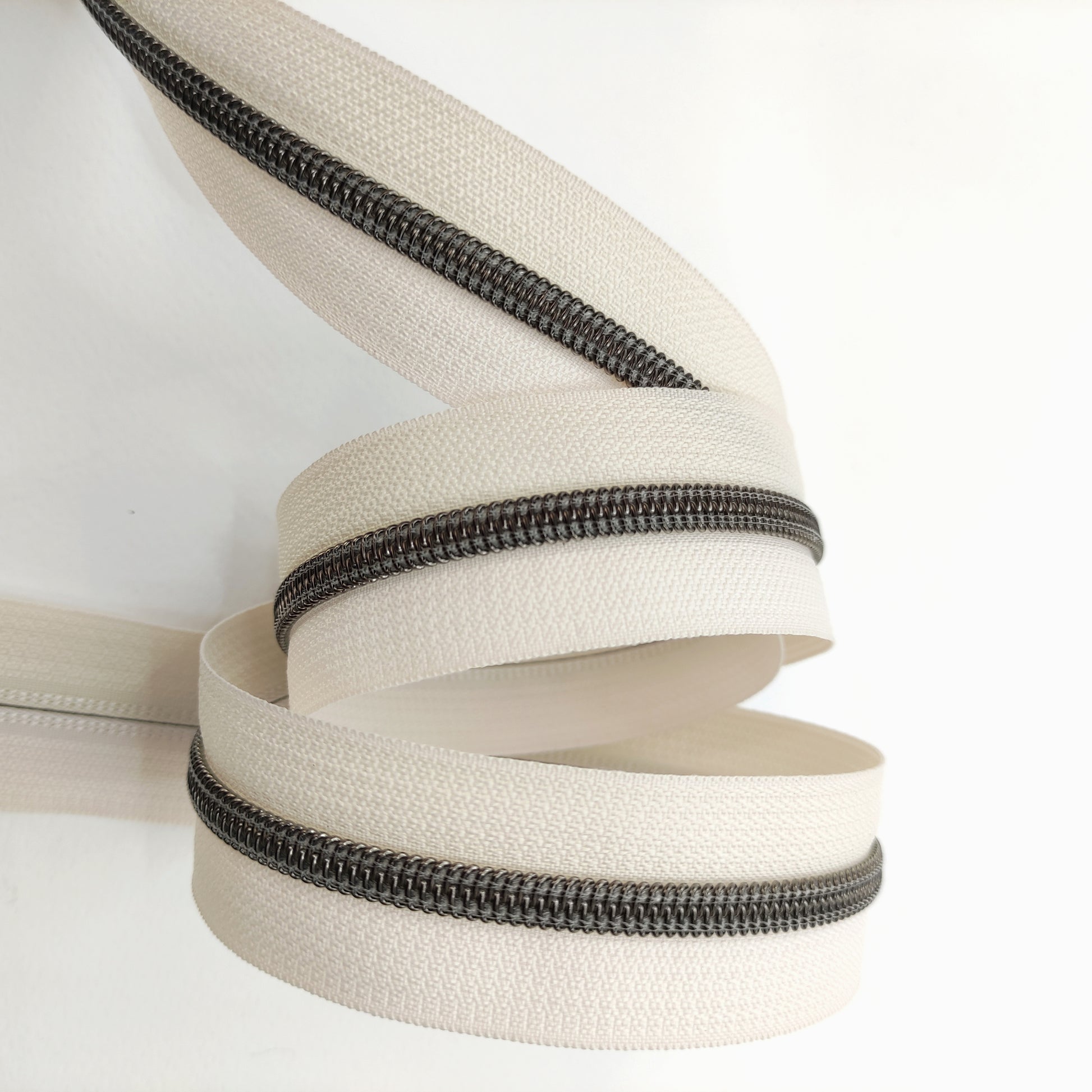 zipper by the yard
