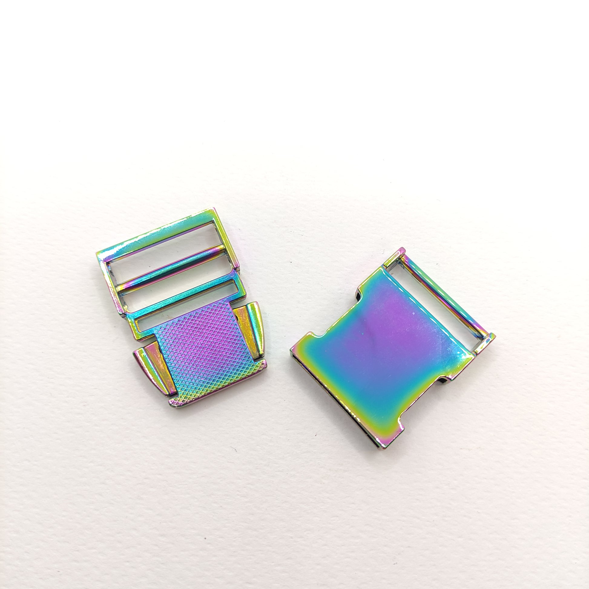 Side release buckles